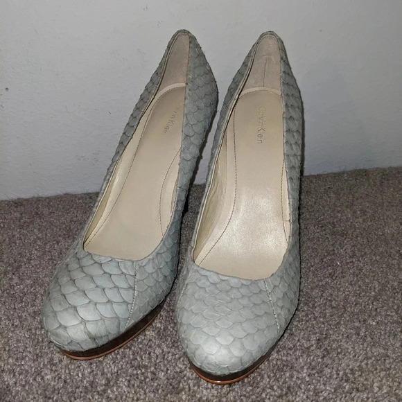 Calvin Klein Kendall Fish Scale Pumps Heels Sz. 10 - Picture 4 of 12